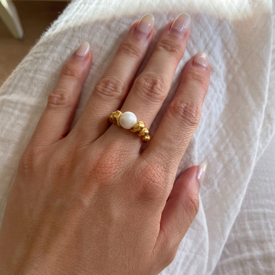 Anillo geométrico con perla