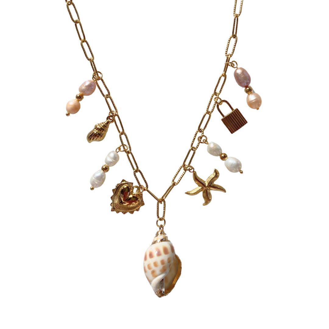 Collar de conchas y perlas naturales