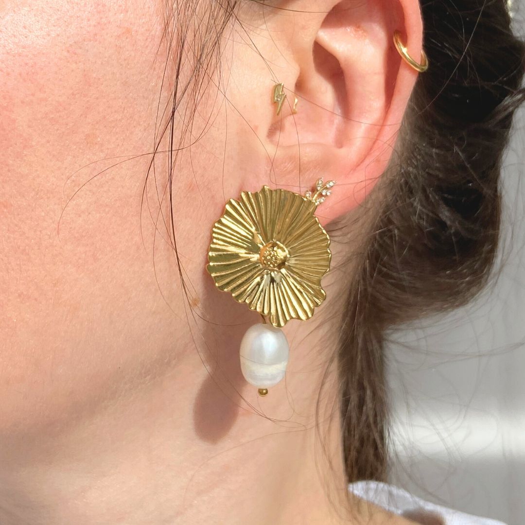 Pendientes diseño flor con perla de agua dulce