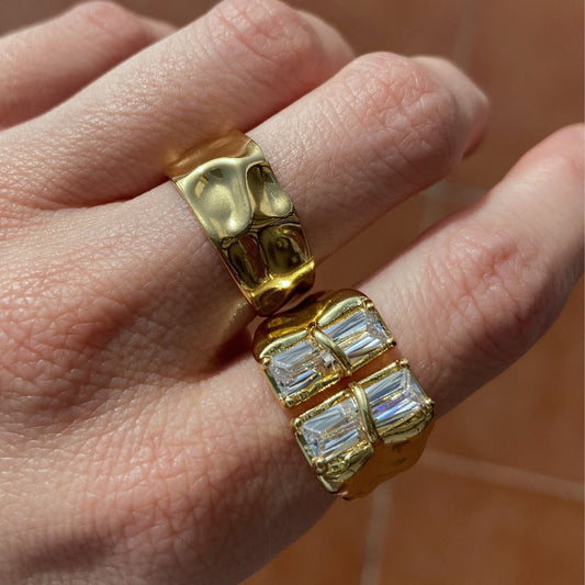 Anillo irregular con circonitas rectangulares